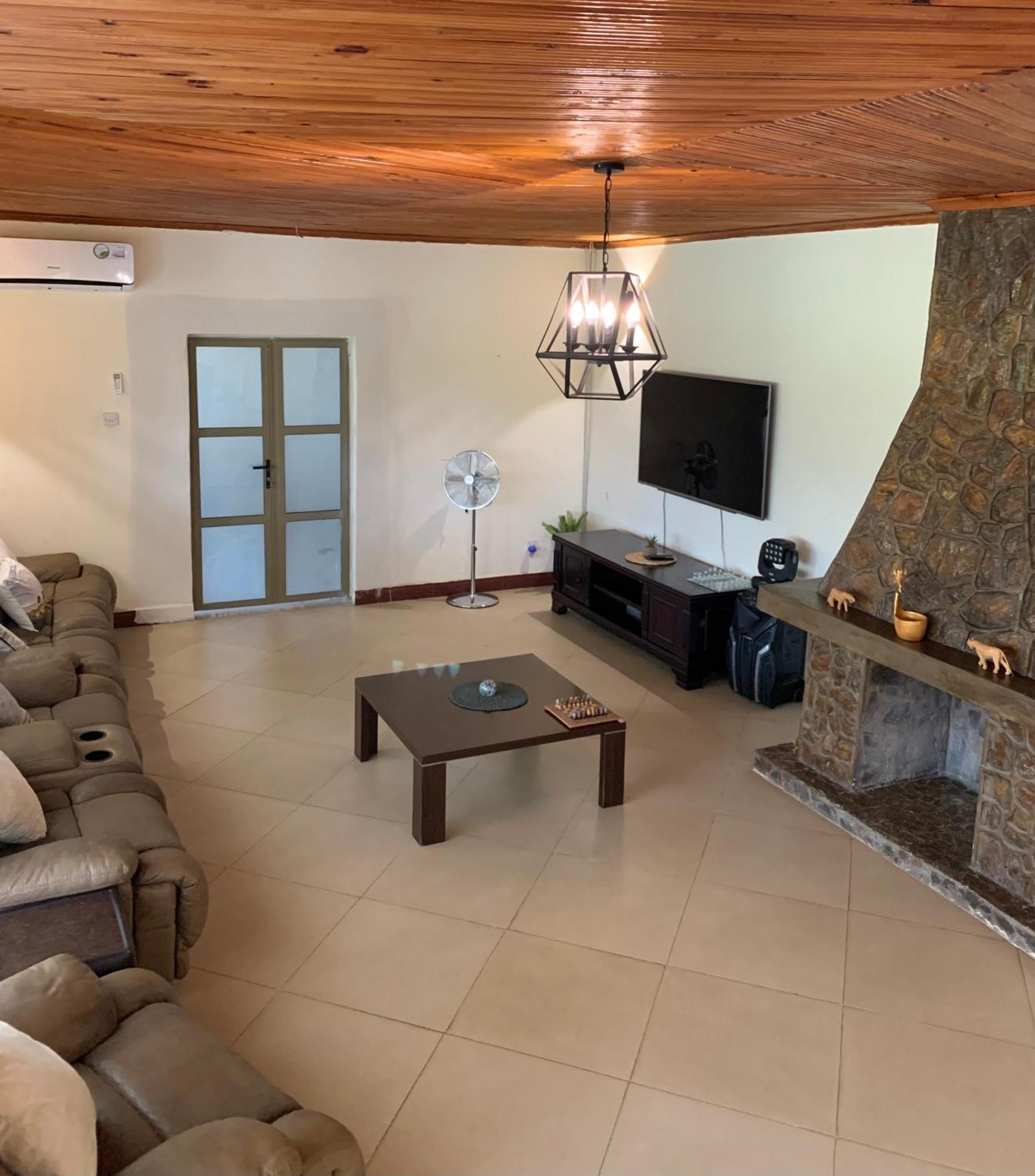 Summerfields & Gardens Lodge Kitwe Buitenkant foto