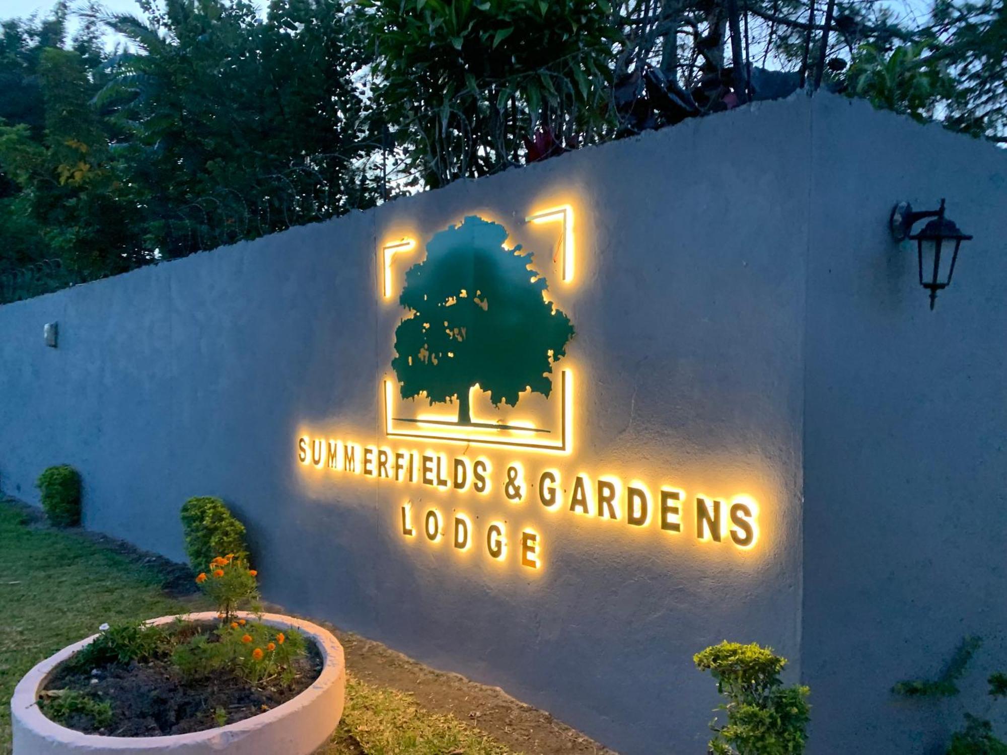 Summerfields & Gardens Lodge Kitwe Buitenkant foto