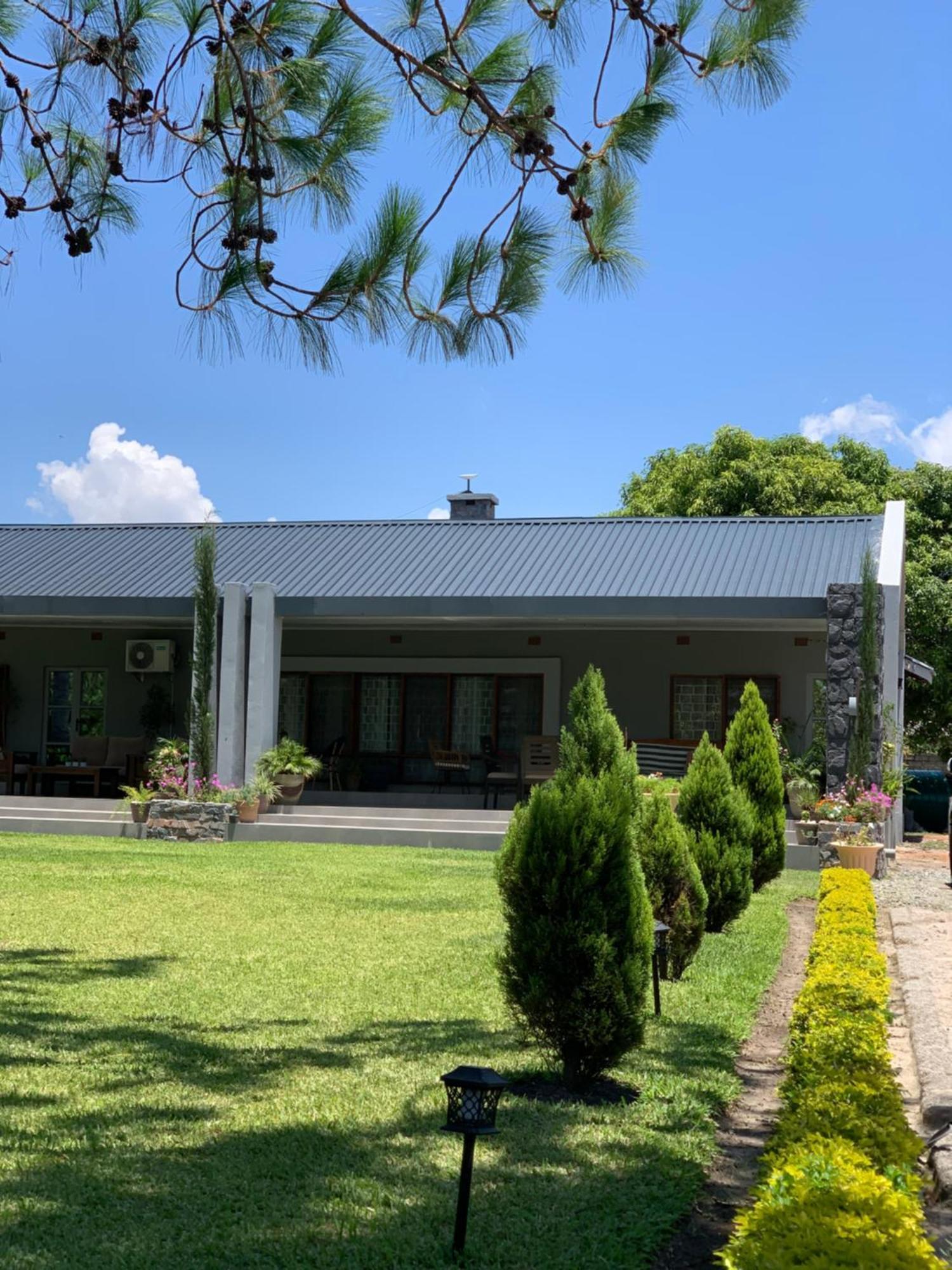 Summerfields & Gardens Lodge Kitwe Buitenkant foto