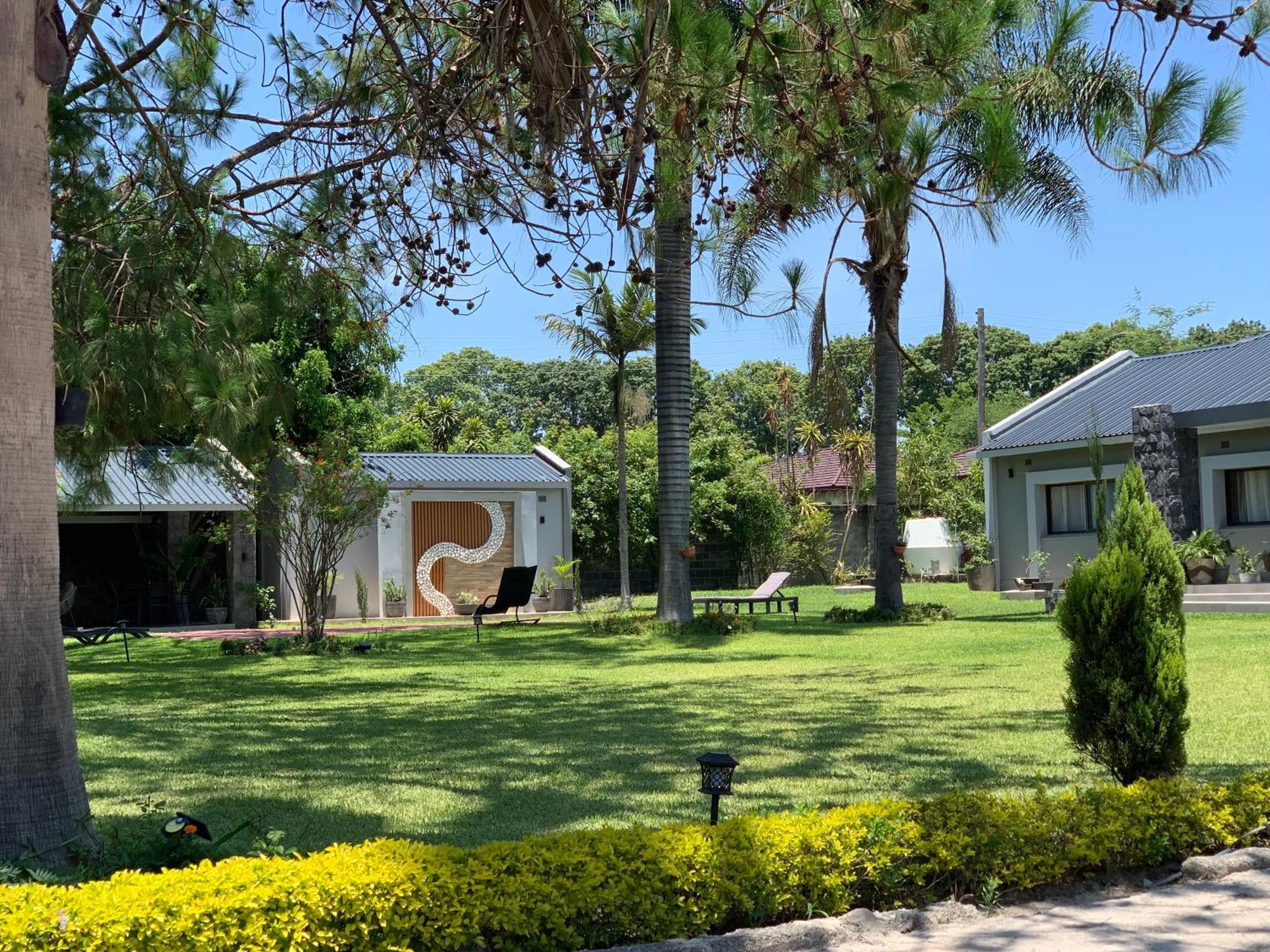 Summerfields & Gardens Lodge Kitwe Buitenkant foto